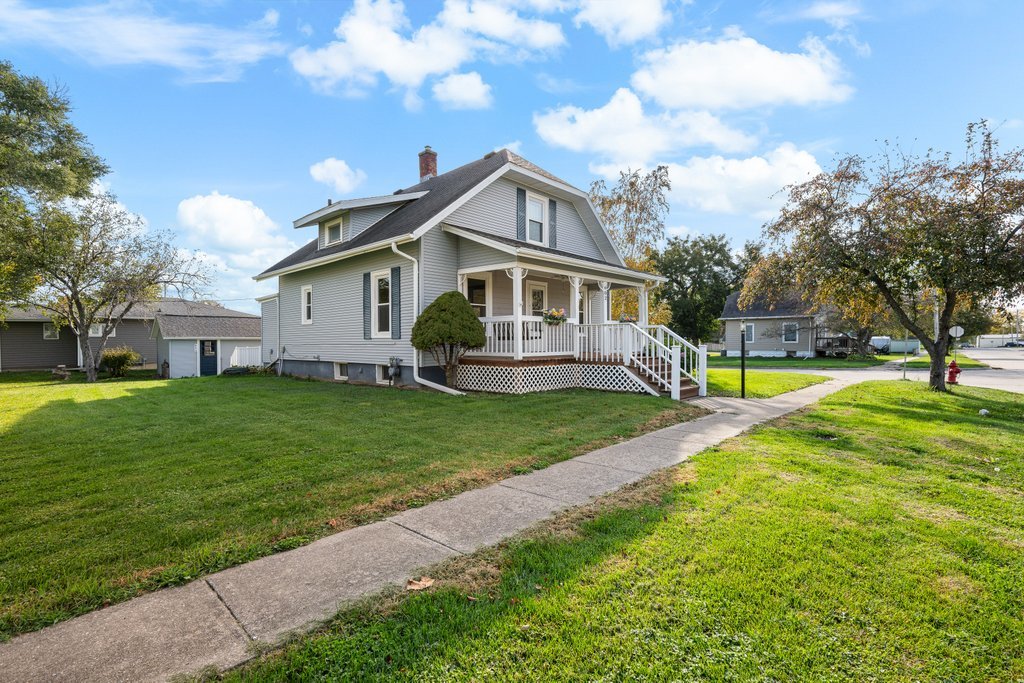 Home in Wilton, IA 52778 — photo 2