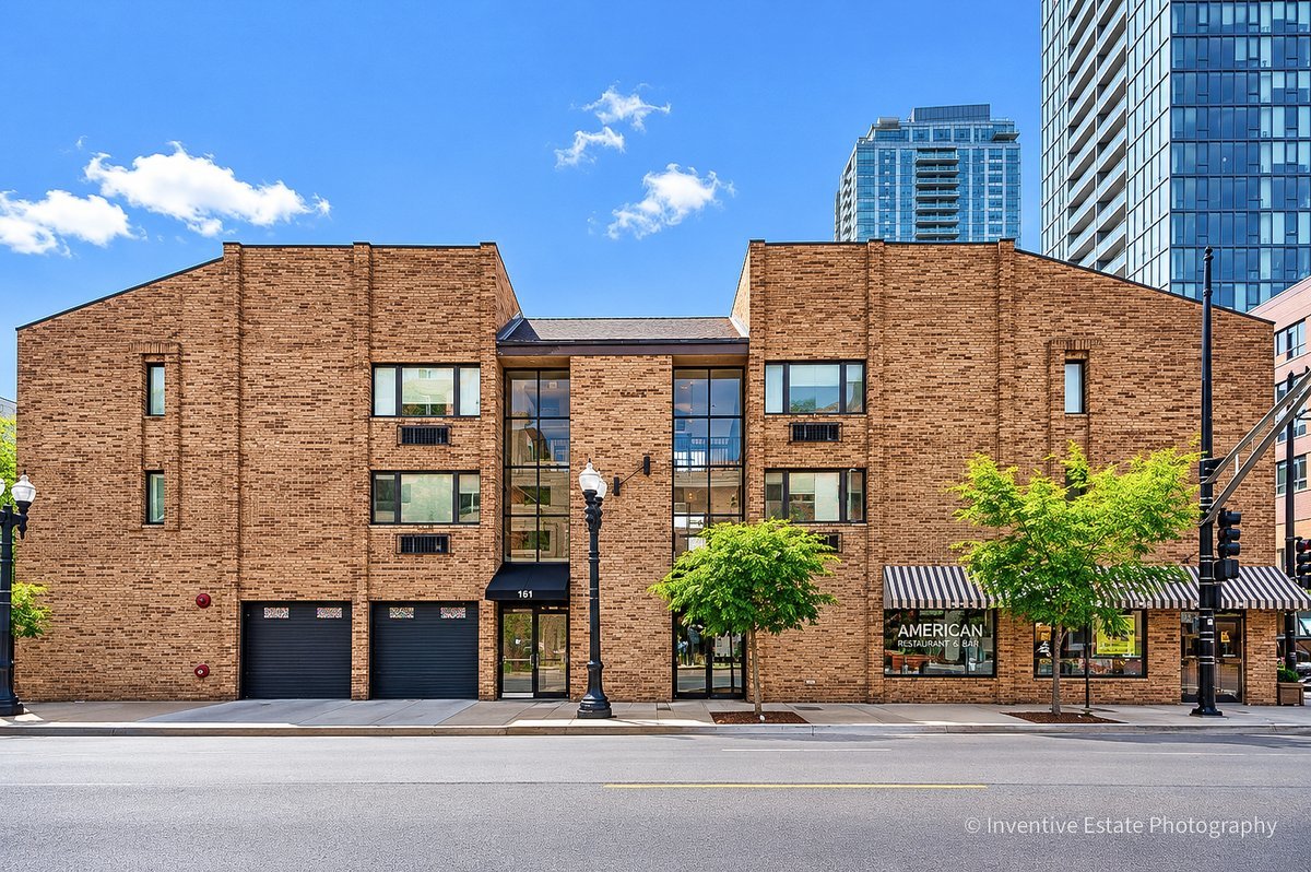 163 W Division Street — photo