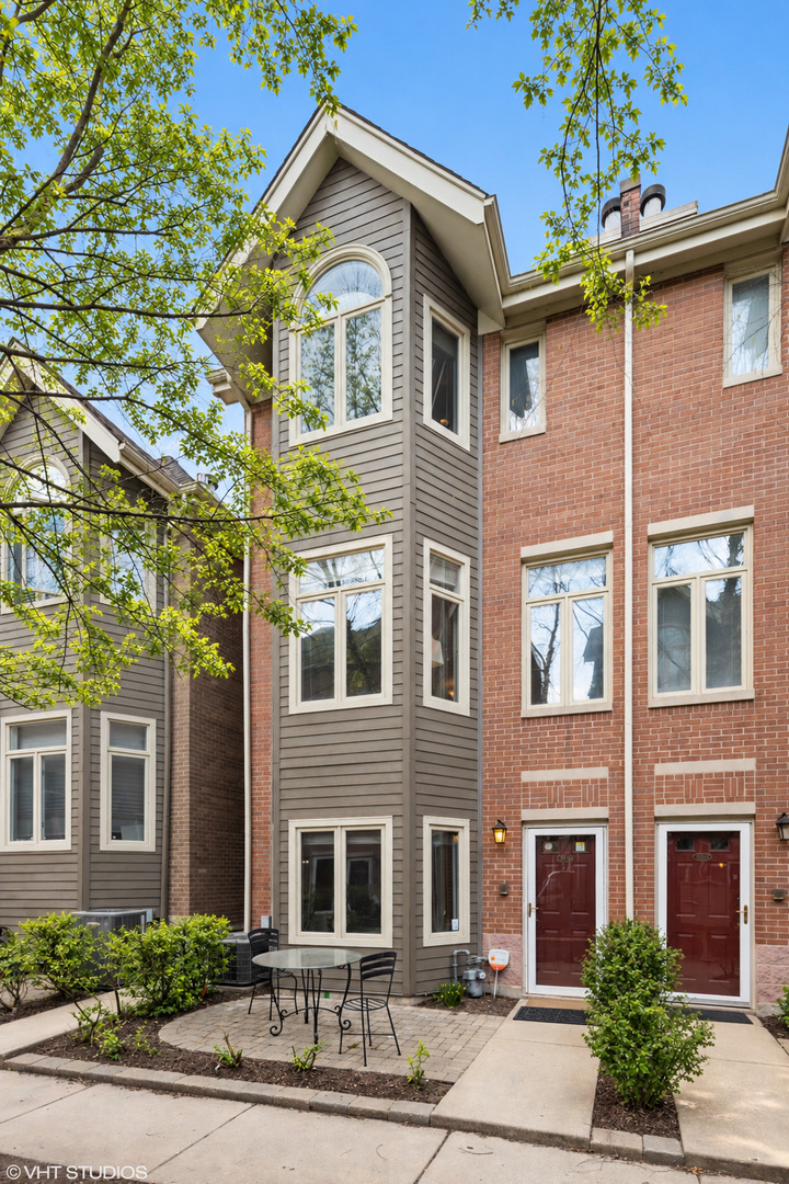1238 W Fletcher Street Unit G — photo