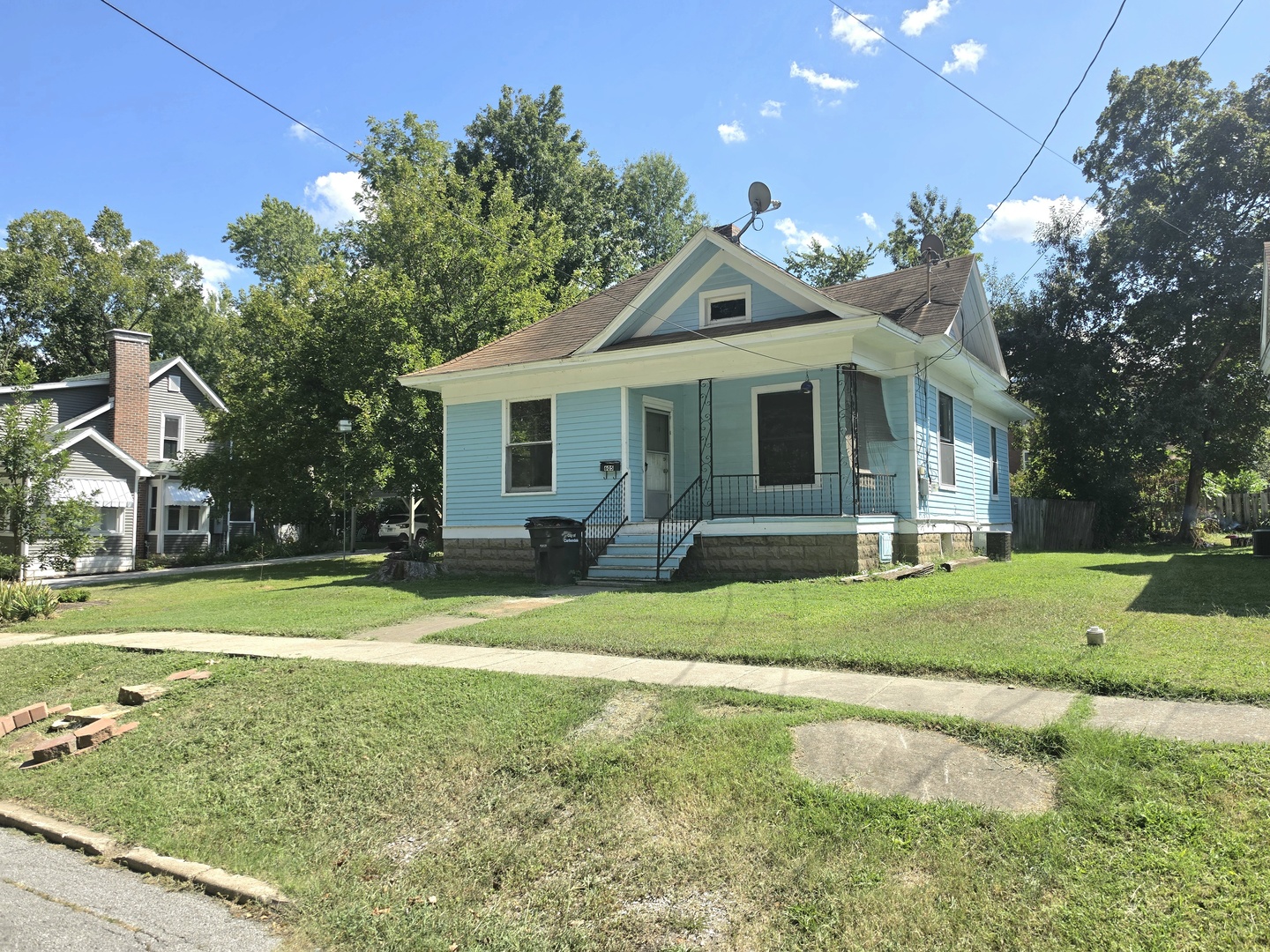 605 W Pecan Street — photo
