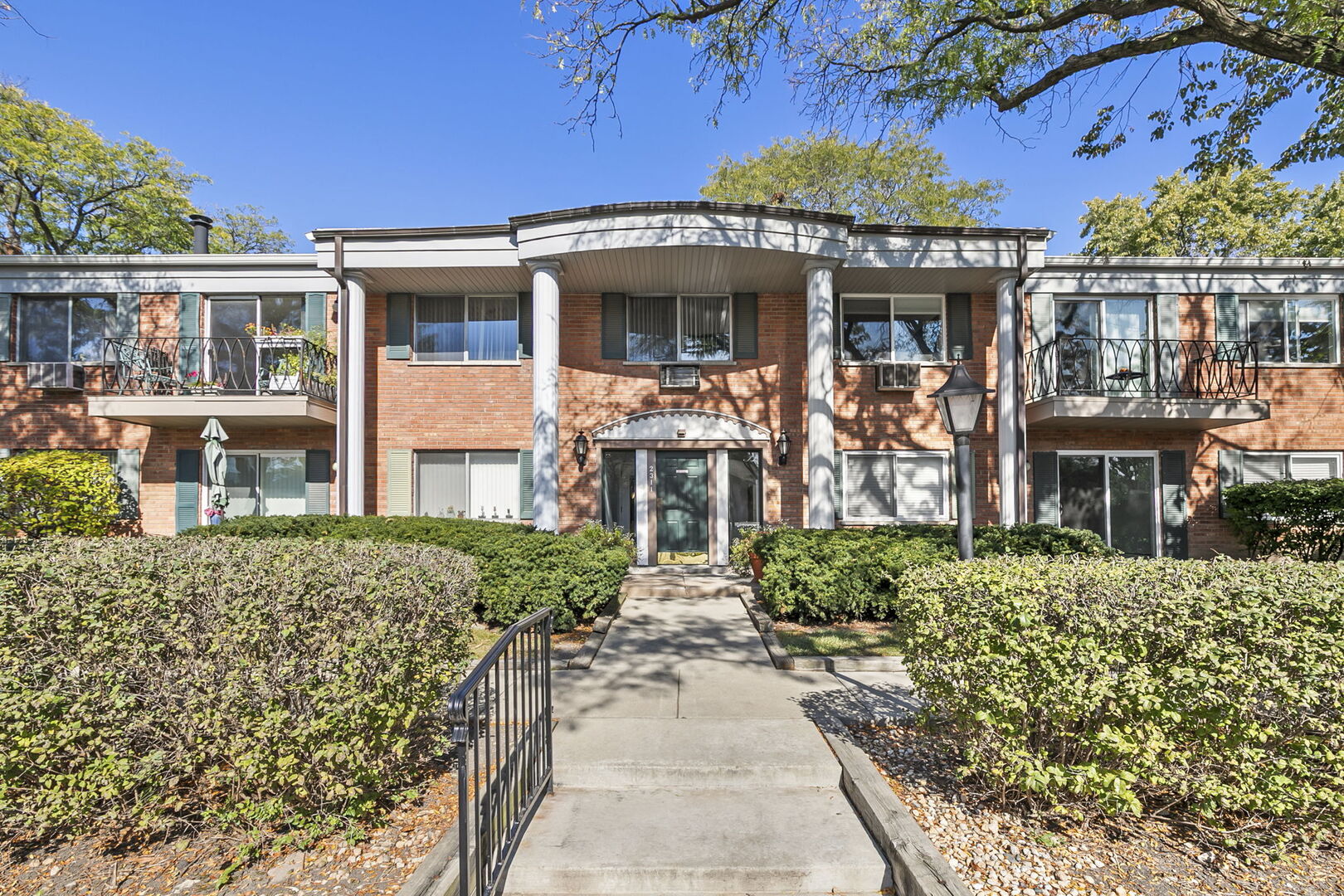 2311 S Goebbert Road Unit B103 — photo