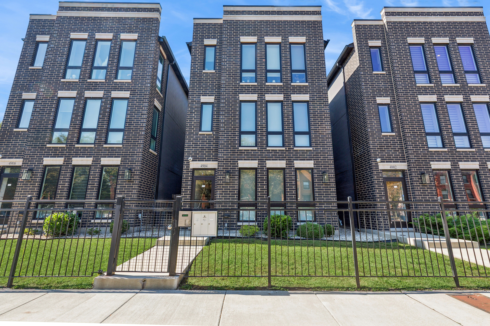 4904 S Saint Lawrence Avenue Unit 1 — photo