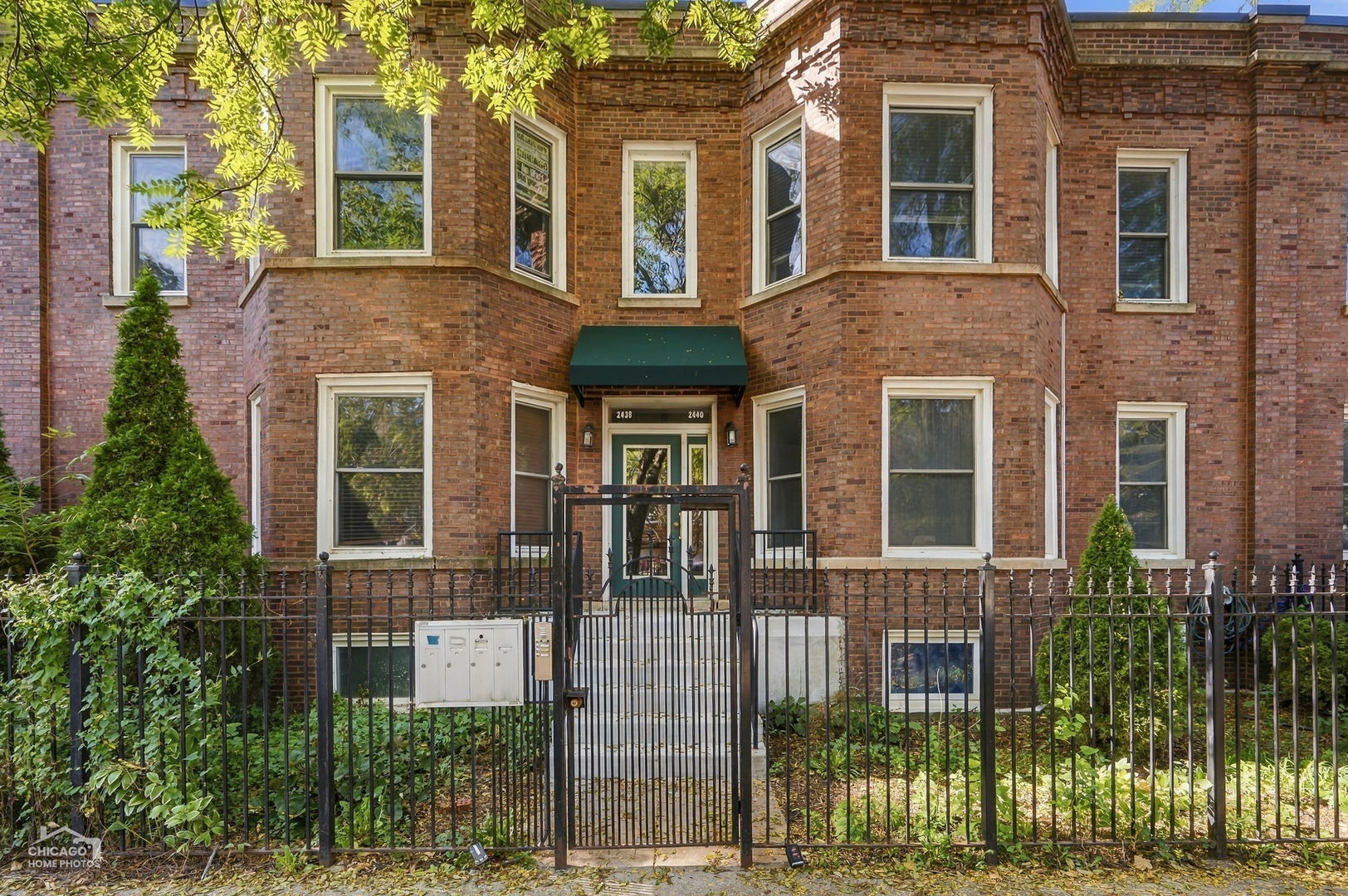 2440 N Linden Place Unit 1 — photo