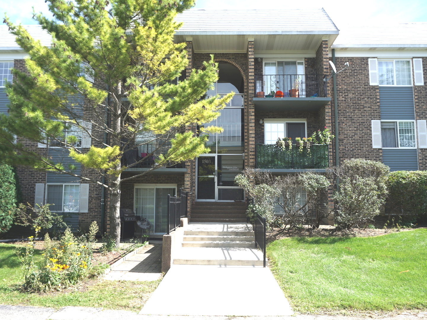 1503 N Windsor Drive Unit 302 — photo
