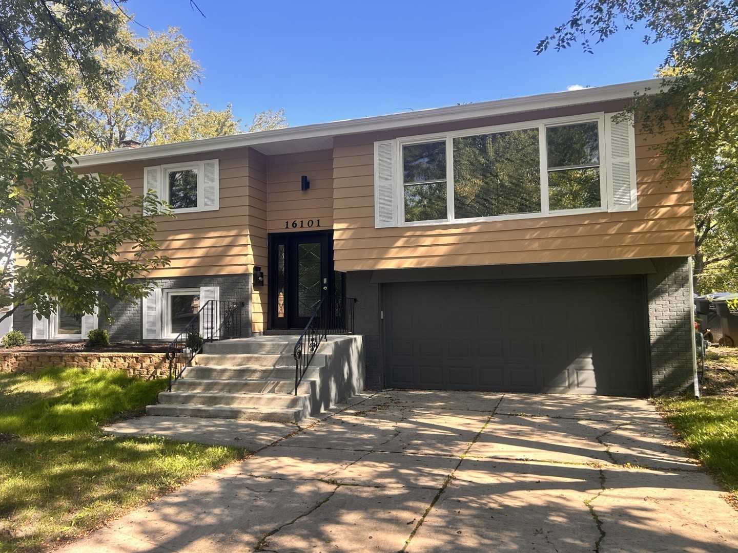16101 Avalon Avenue — photo