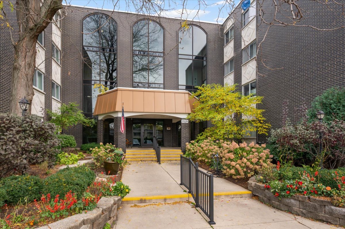 9529 Bronx Place Unit 218 — photo