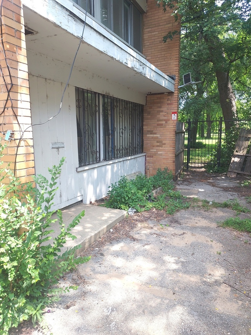 7829 S South Shore Drive Unit H — photo