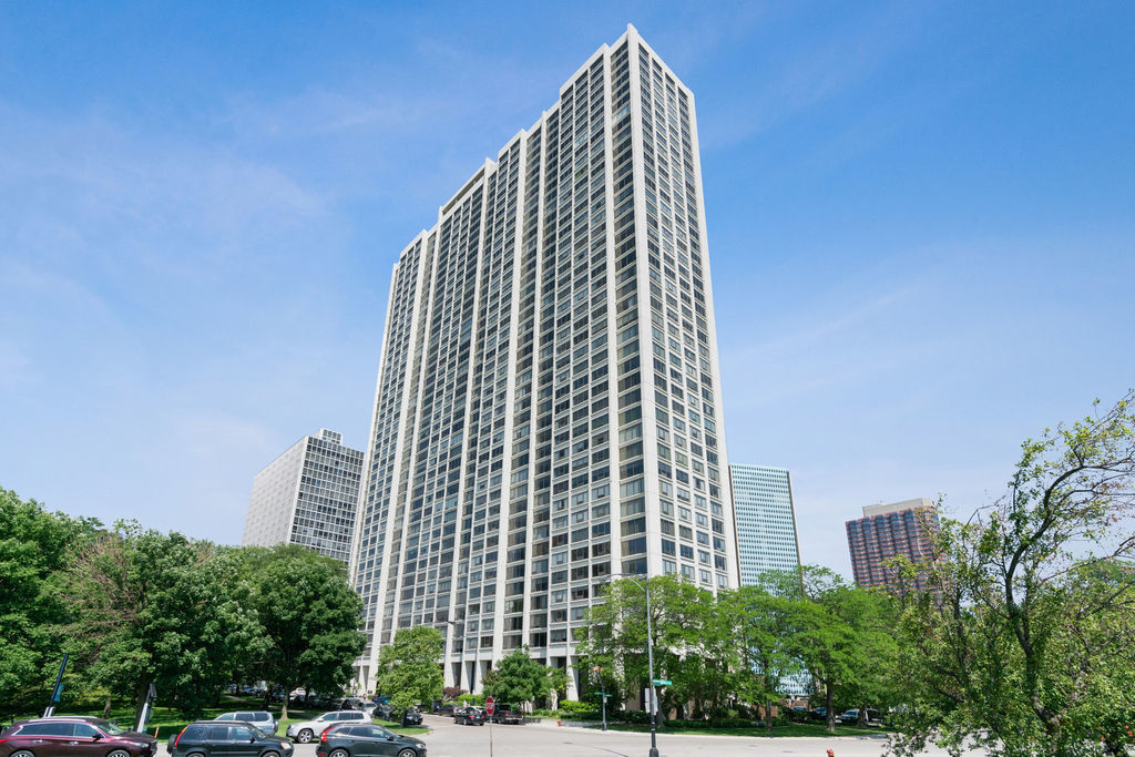 2800 N Lake Shore Drive Unit 1512 — photo