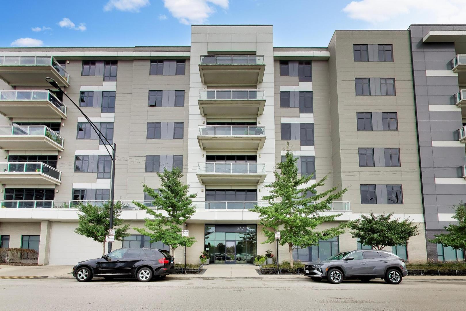 367 W Locust Street Unit 305 — photo