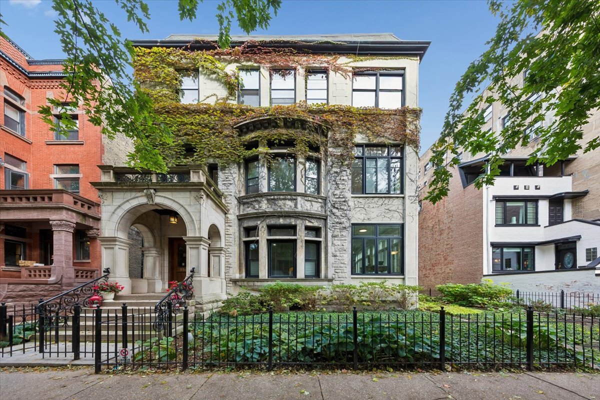 556 W Arlington Place Unit 2 — photo