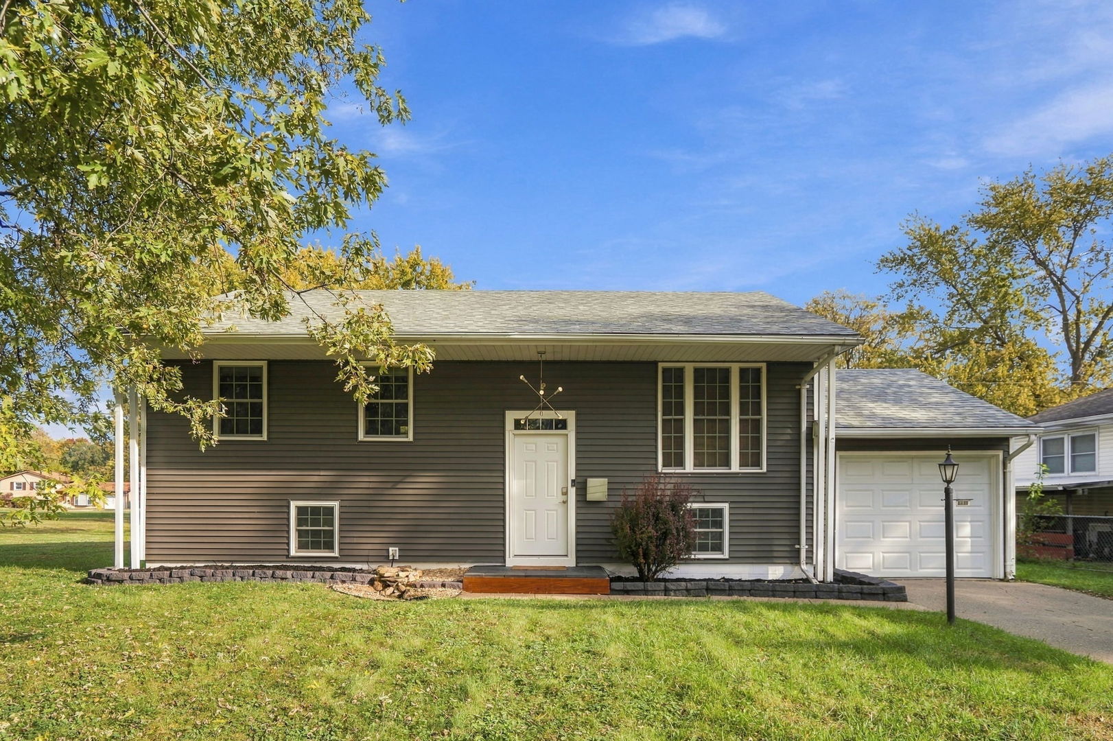 1112 Hawthorne Drive — photo