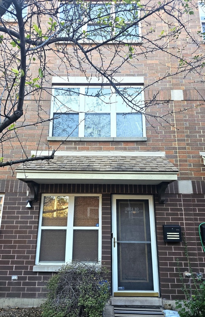 3951 W Ainslie Street Unit 10 — photo