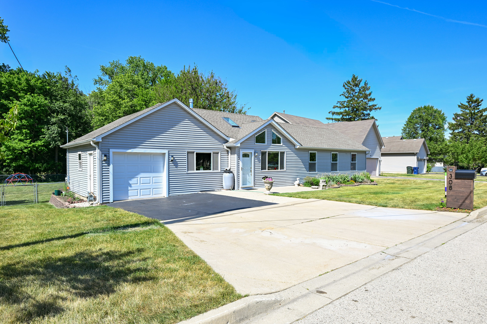 308 Beach Drive — photo