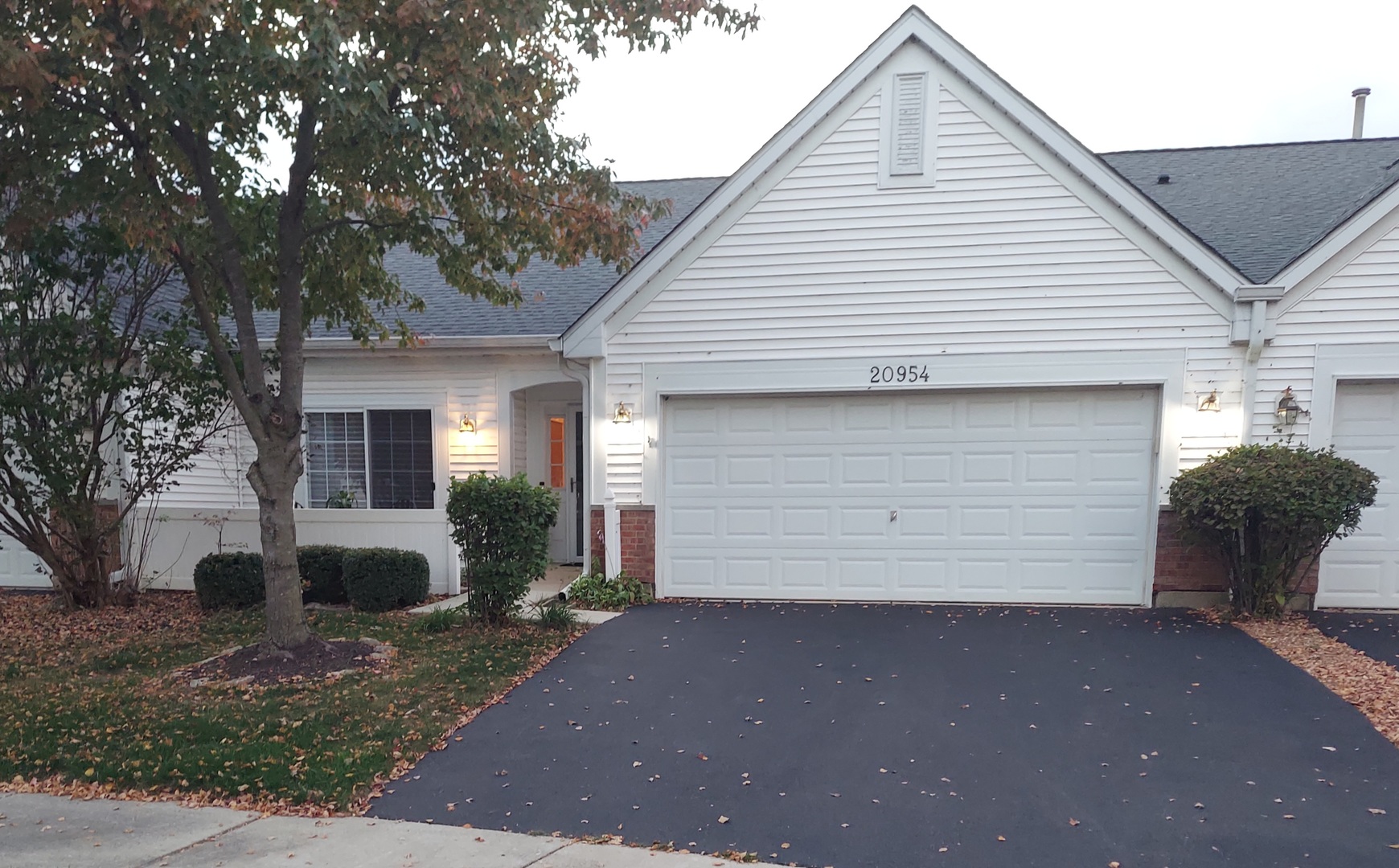 20954 W Blossom Lane — photo