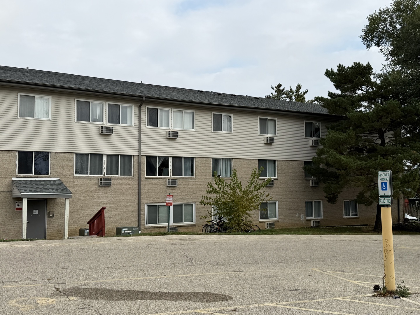 655 Deepwoods Drive Unit 1J — photo