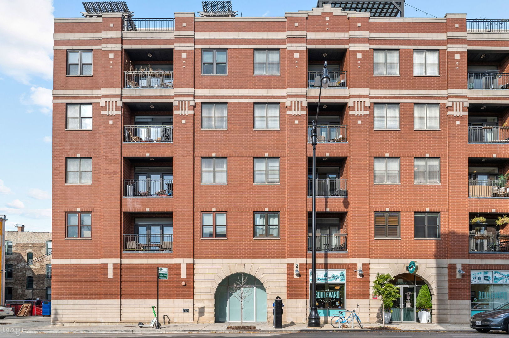 2740 W Armitage Avenue Unit Ph5 — photo