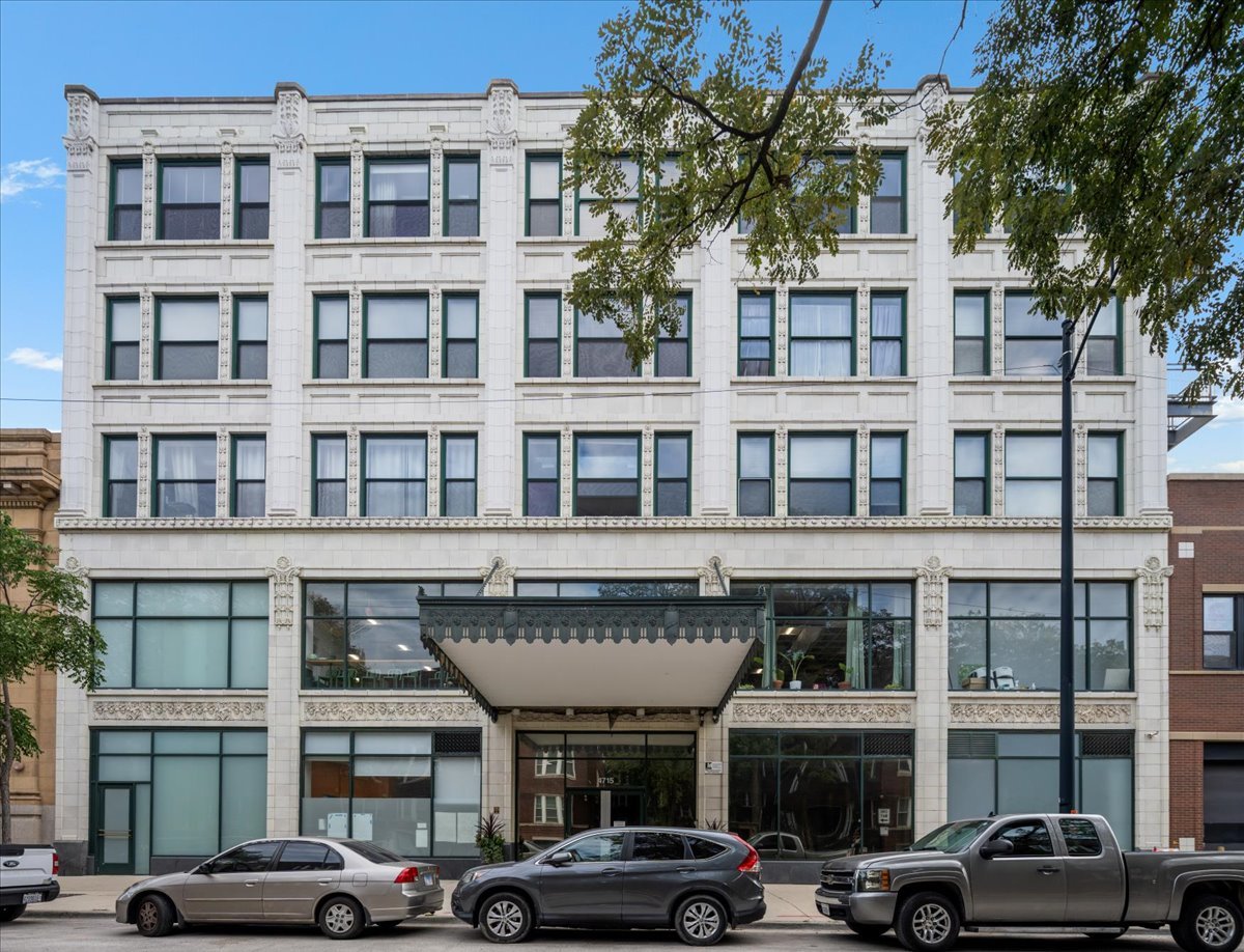 4715 N Racine Avenue Unit 502 — photo