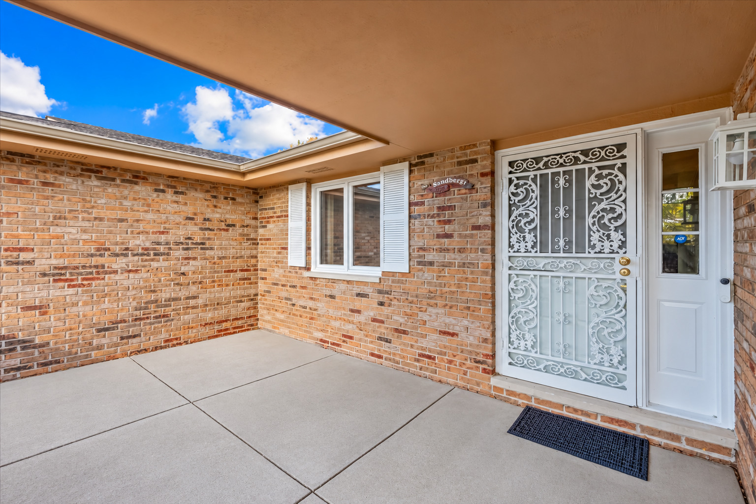 Home in Schaumburg, IL 60193 — photo 2