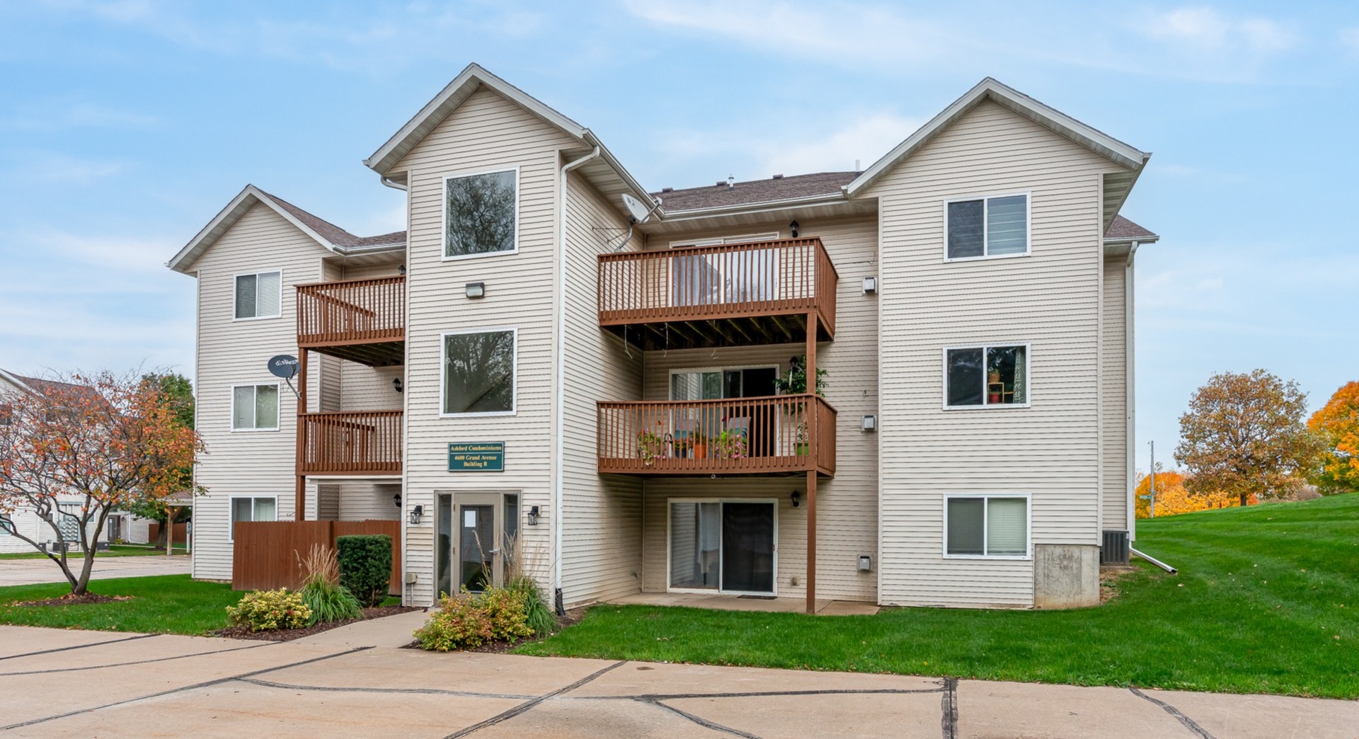 4600 Grand Avenue Unit C1 — photo