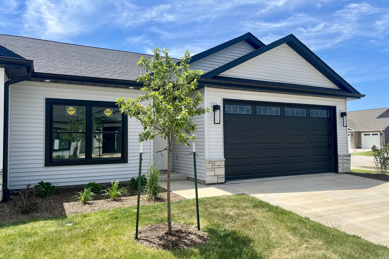 1867 Redbud Circle 101 — photo