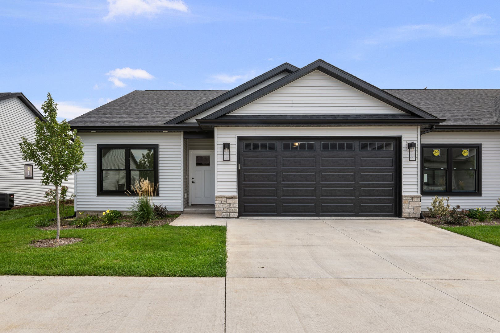 1867 Redbud Circle 103 — photo