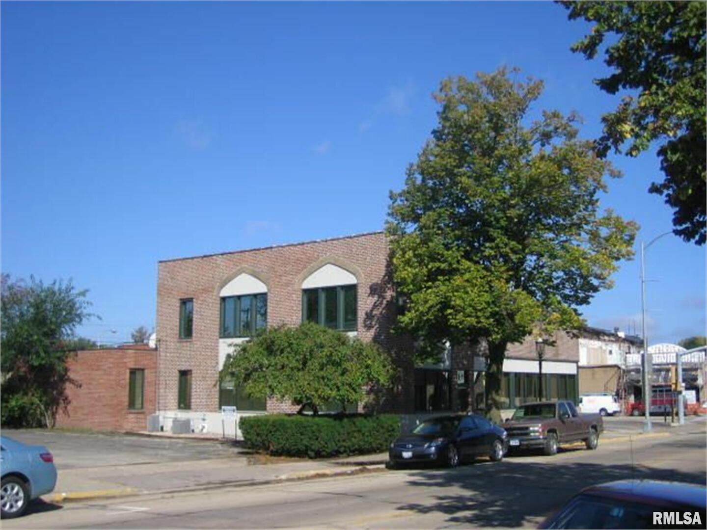 240 N BLUFF BLVD — photo 2