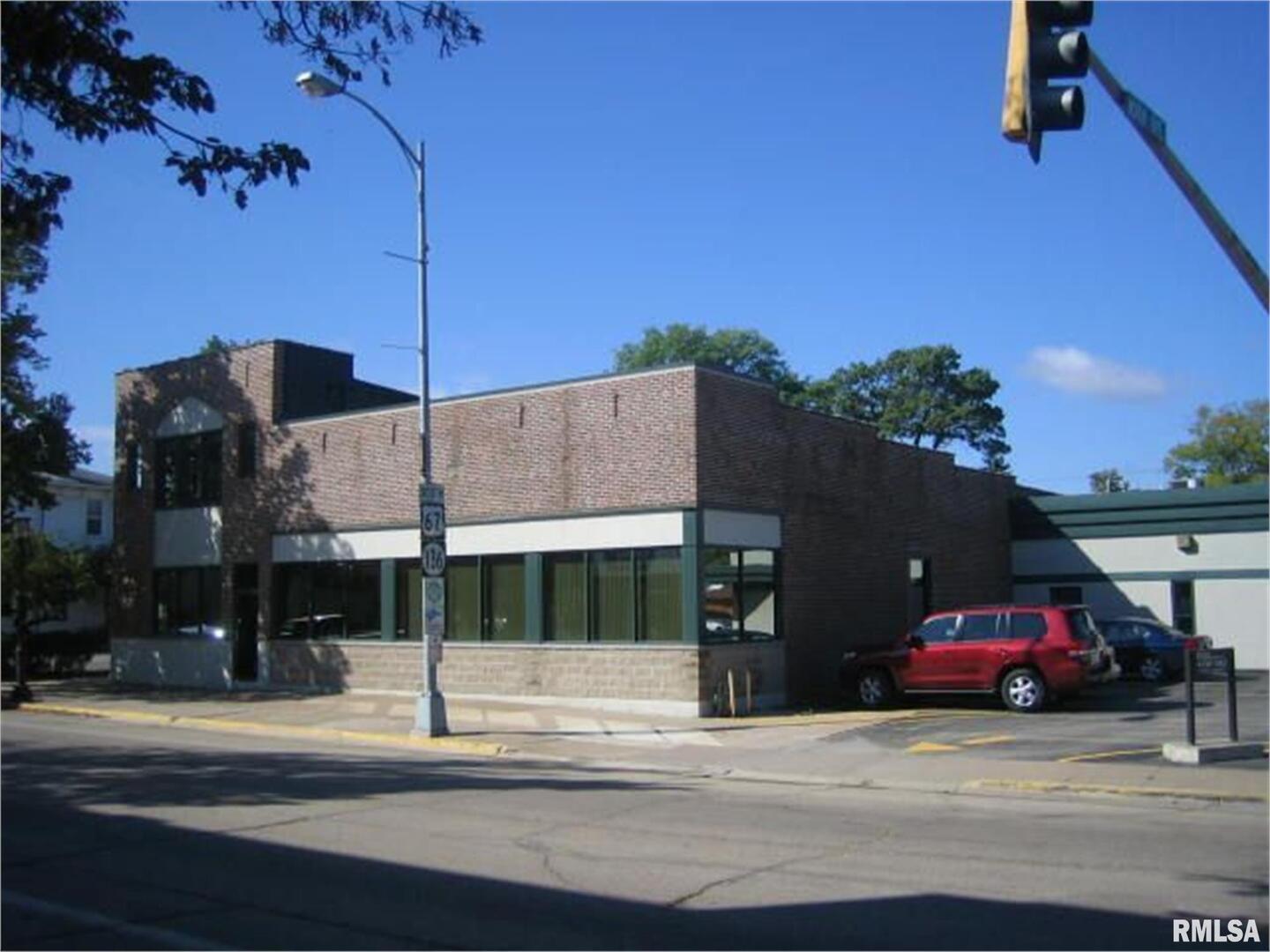 240 N BLUFF BLVD — photo 3