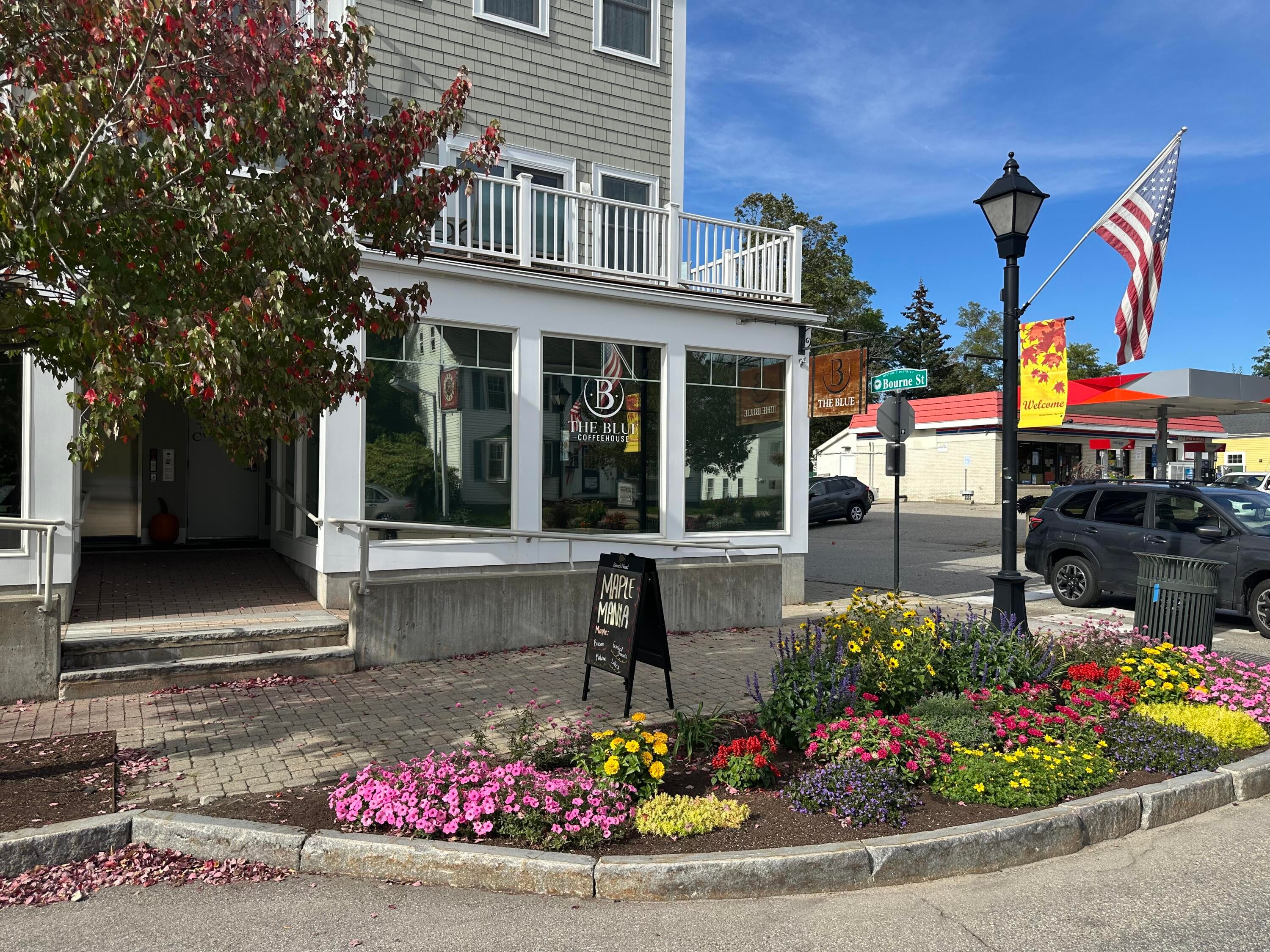 Home in Kennebunk, ME 04043 — photo 2