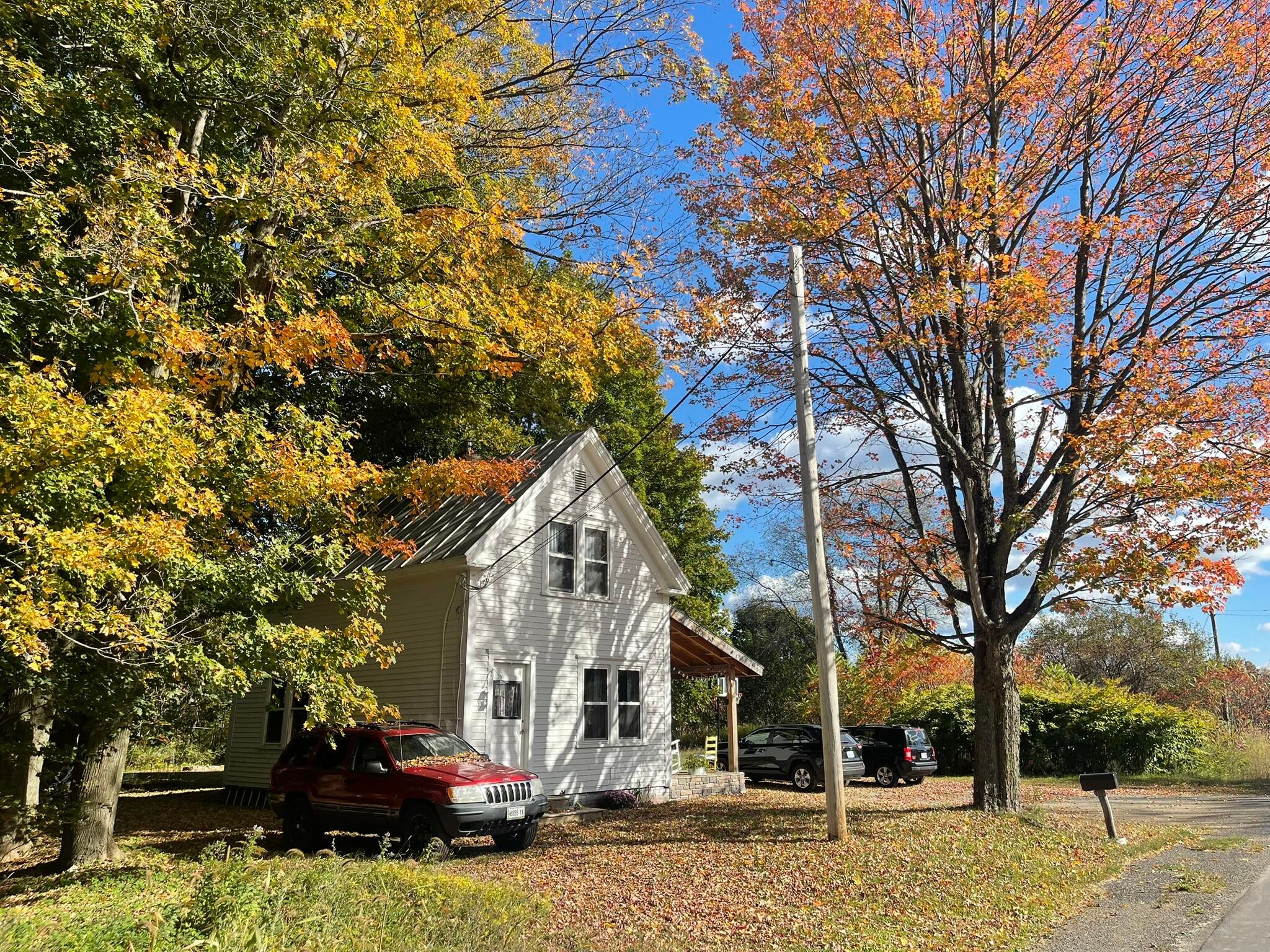 565 River Road — photo