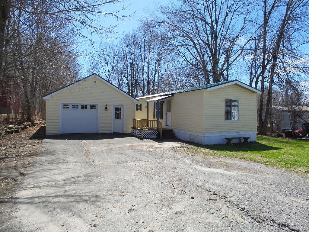 17 Maple Street — photo