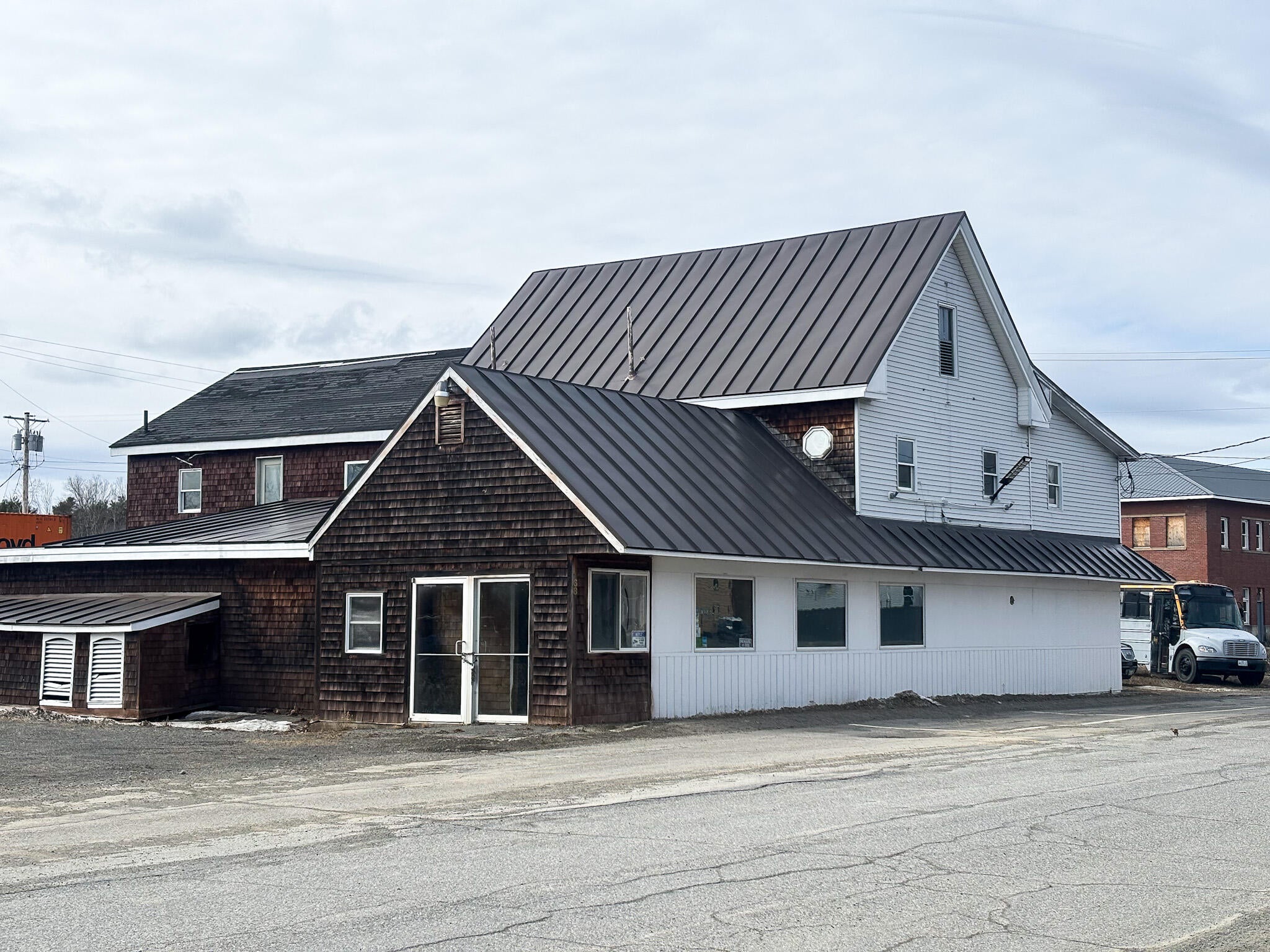 68 Railroad Avenue — photo