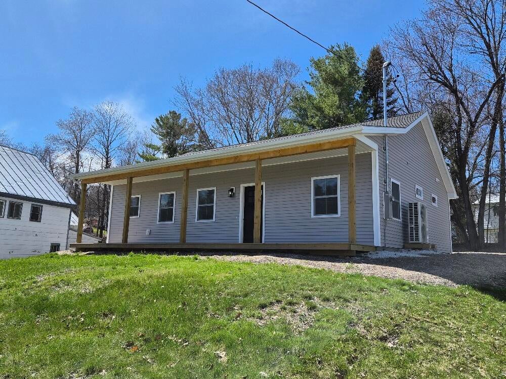 684 Main Street — photo