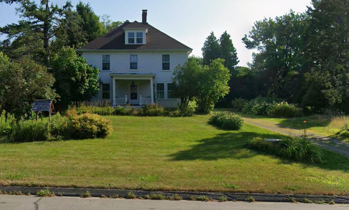 1350 Main Road — photo