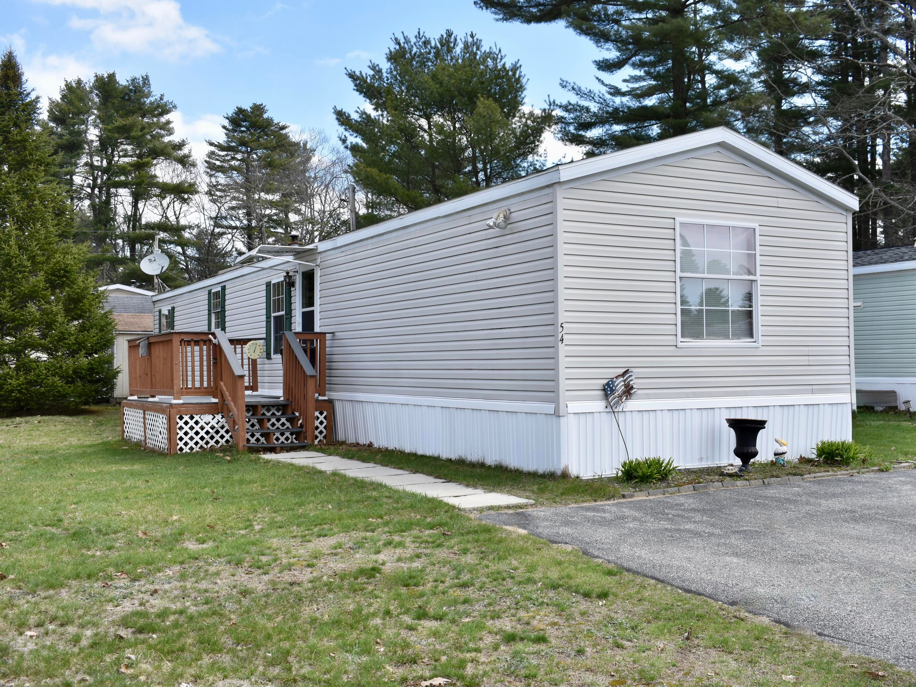 54 Larry Lane — photo
