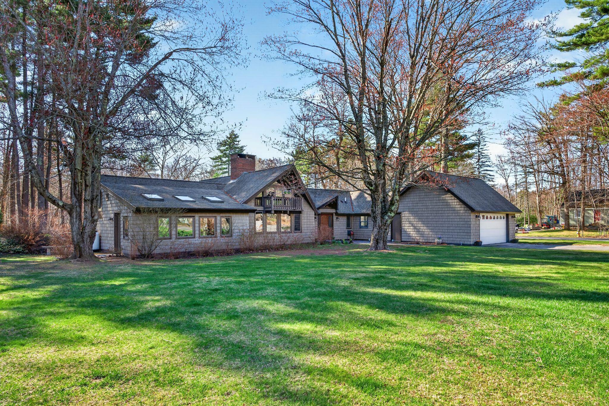 18 Brookside Drive — photo