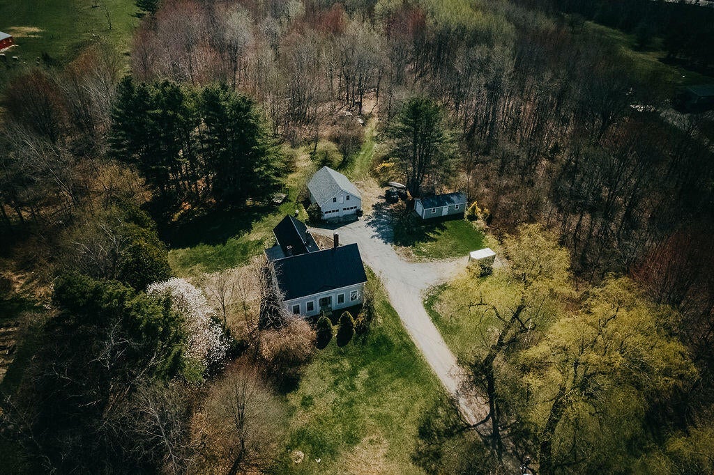1083 River Road — photo