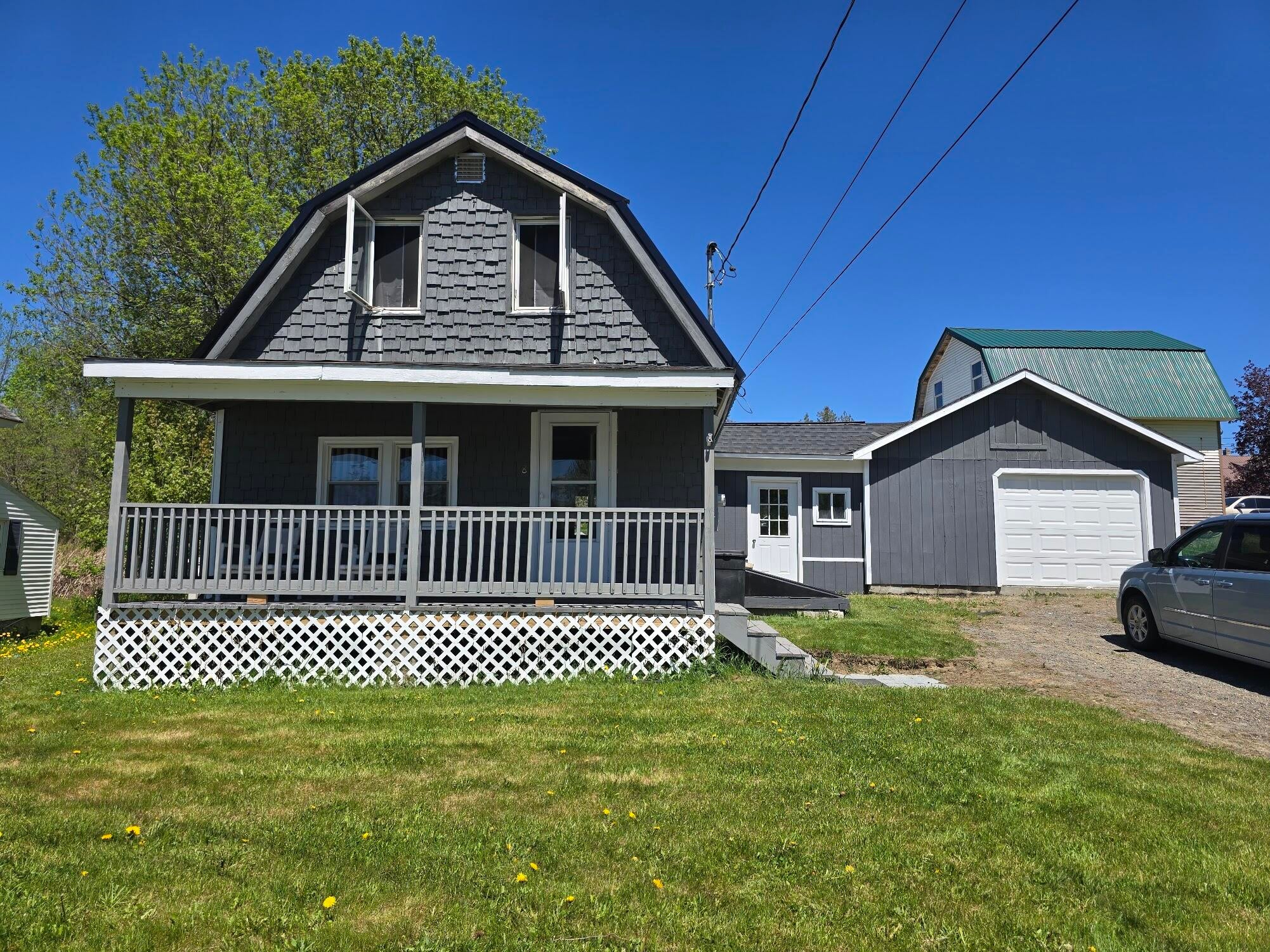 18 Railroad Avenue — photo