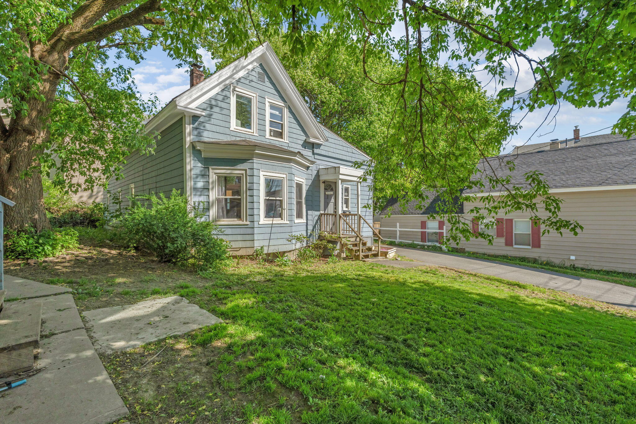 77 Oak Street — photo