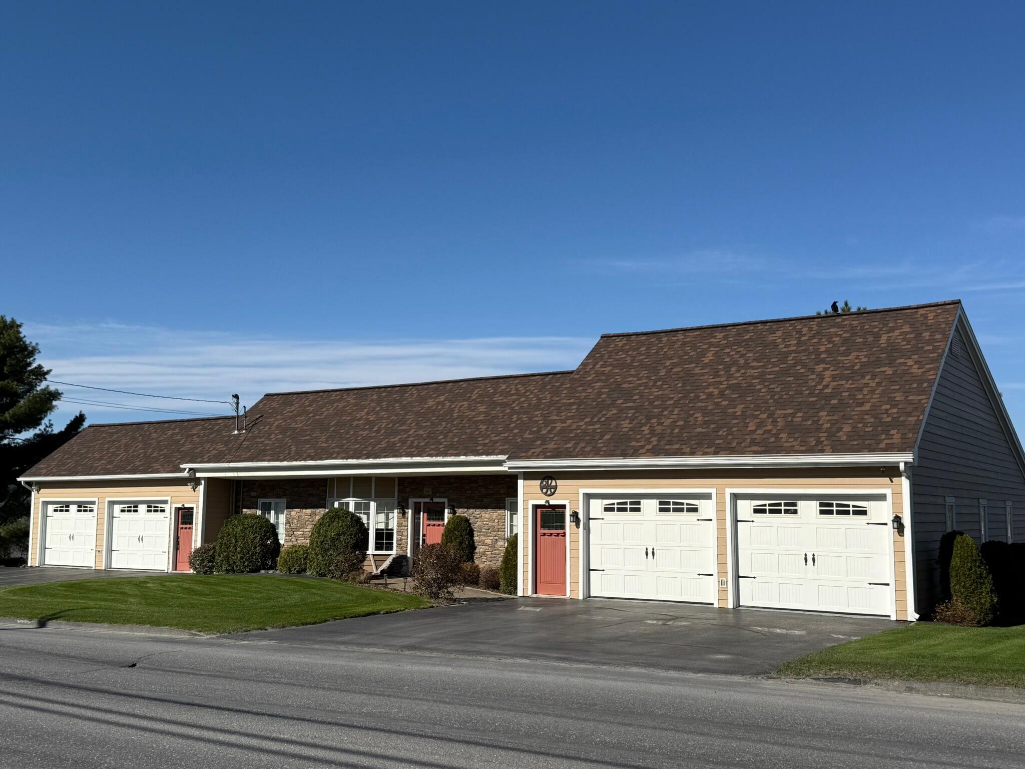 182 E Main Street — photo