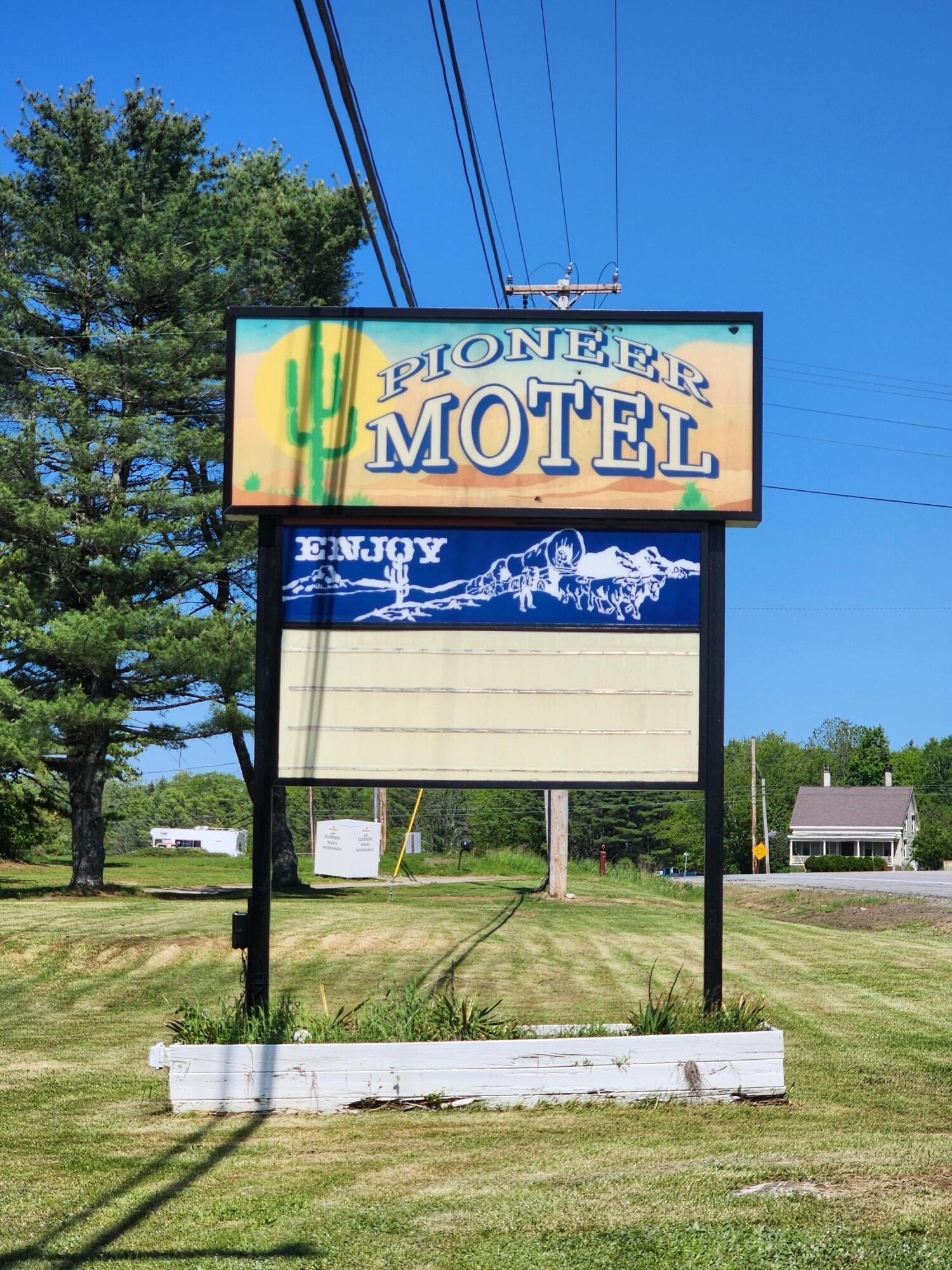 400 US Route 1 — photo