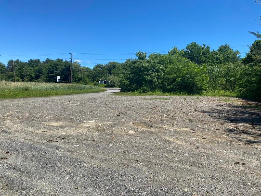 572 Civic Center Drive — photo