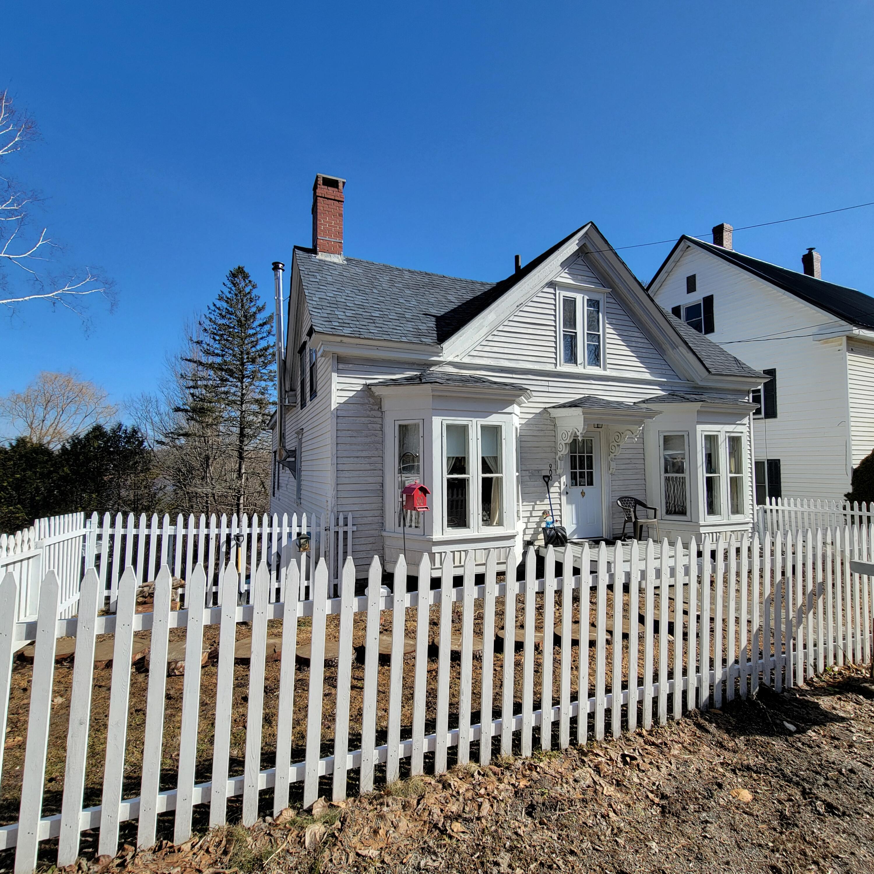 900 Main Street — photo