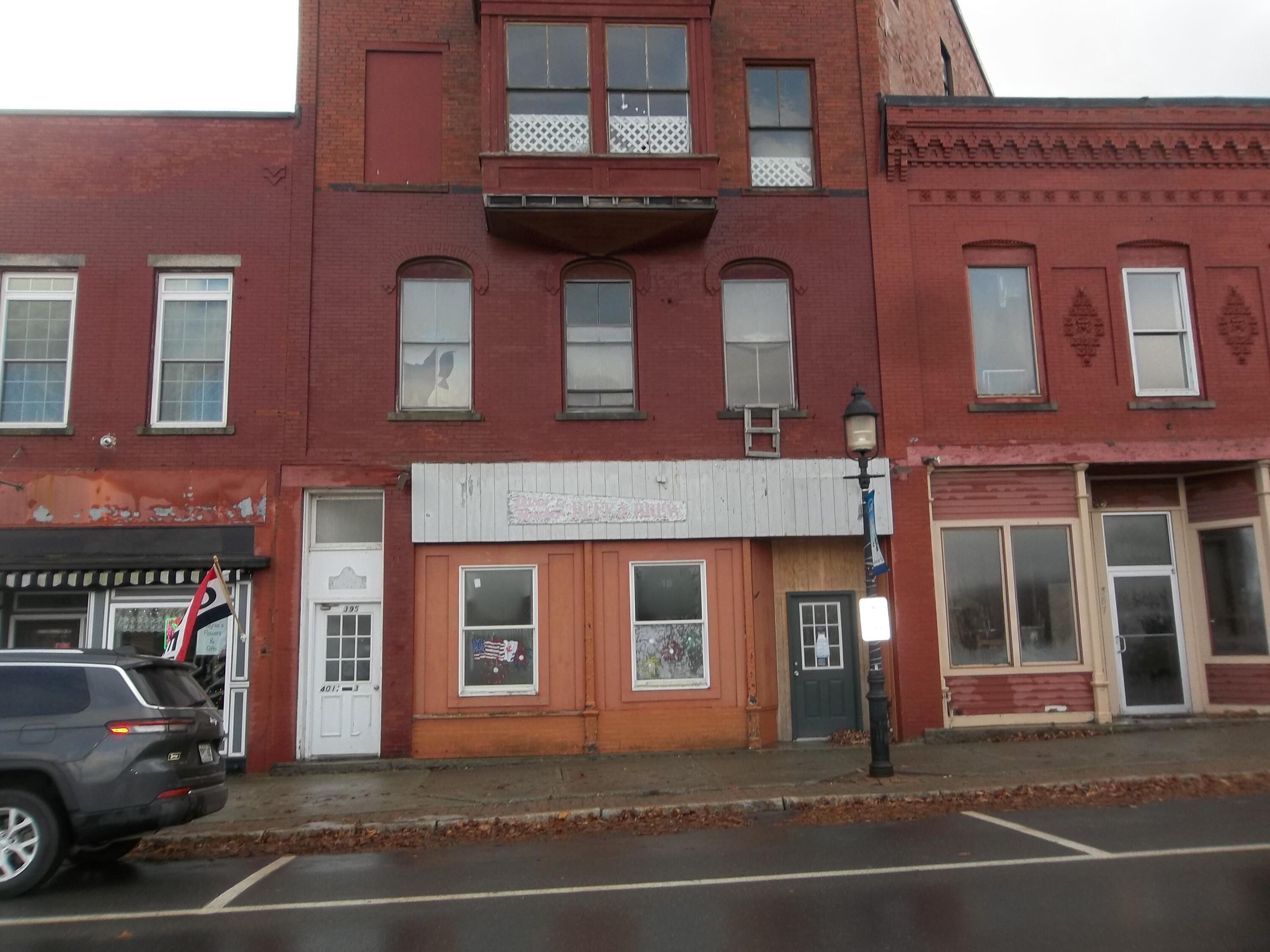 393 Main Street — photo
