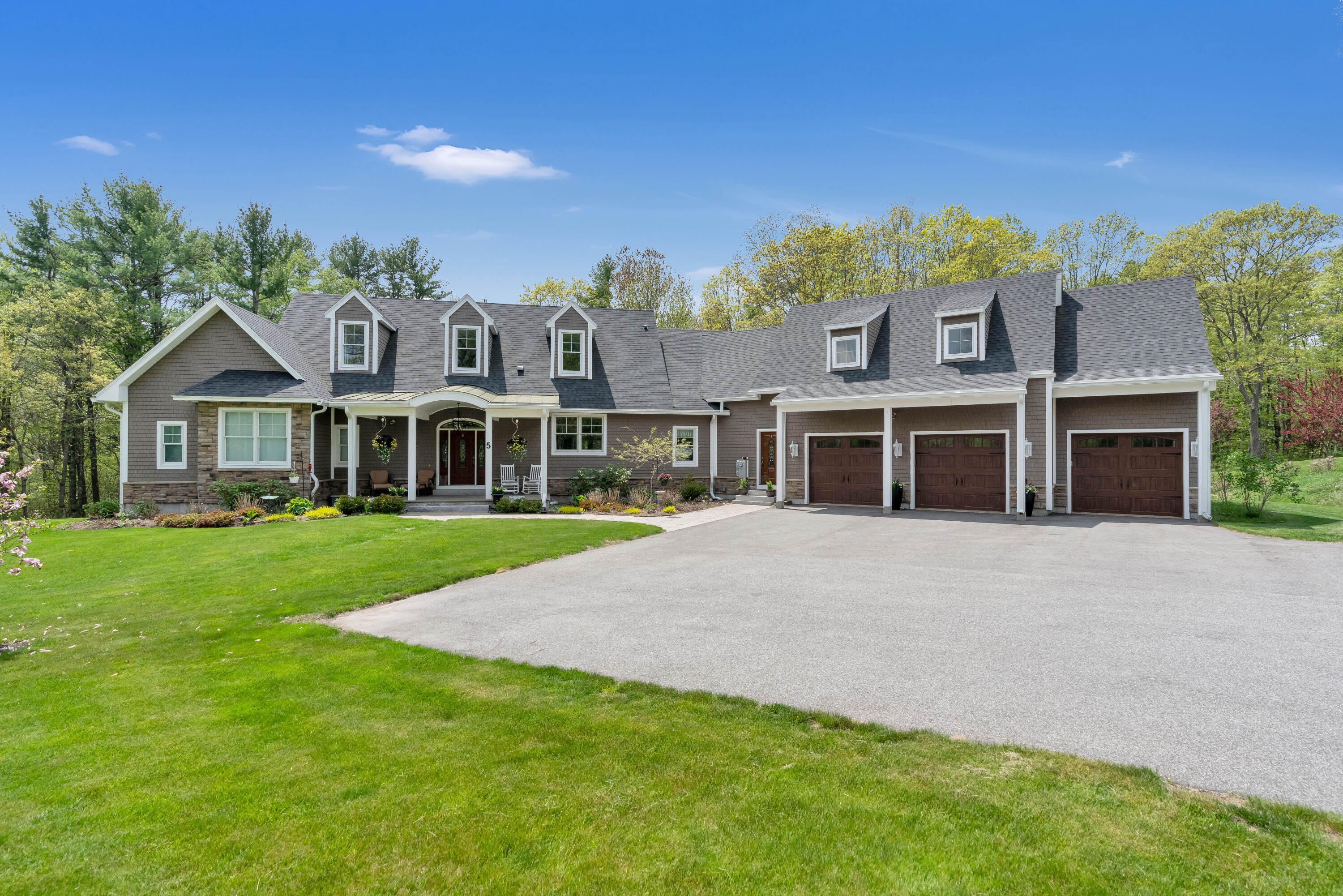 5 Lake Brook Drive — photo
