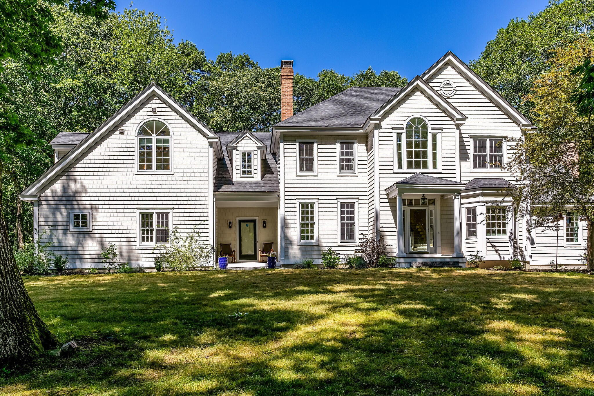 18 Ledgewater Drive — photo
