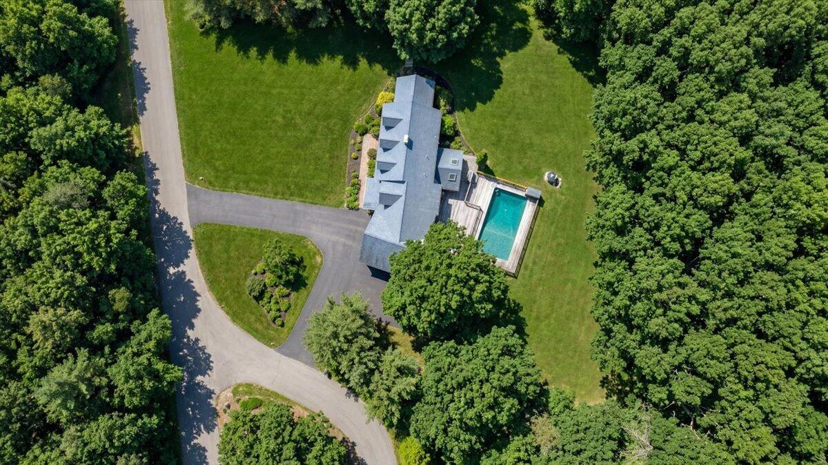 6 Stone Ridge Drive — photo