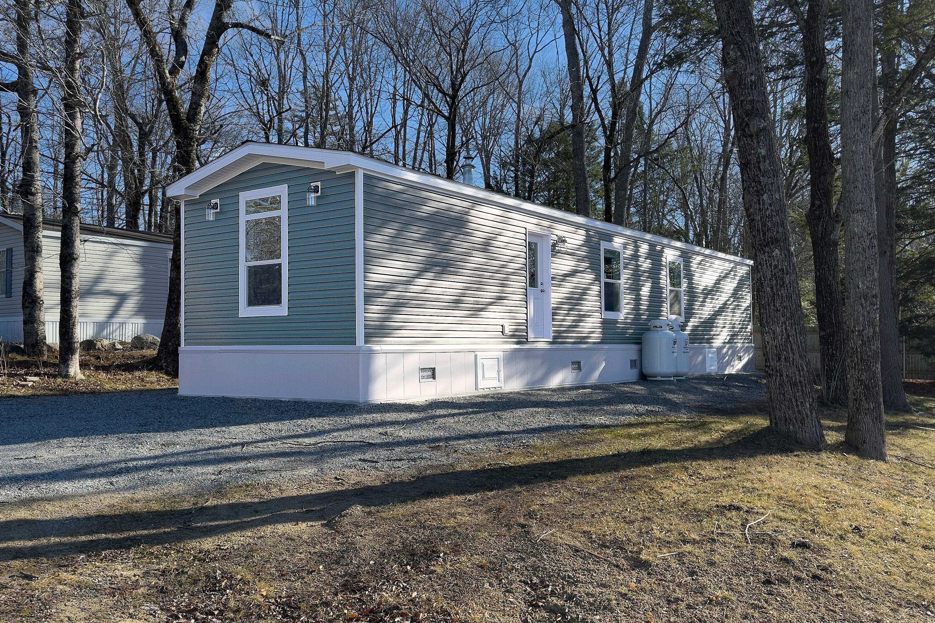 970 Gardiner Road — photo