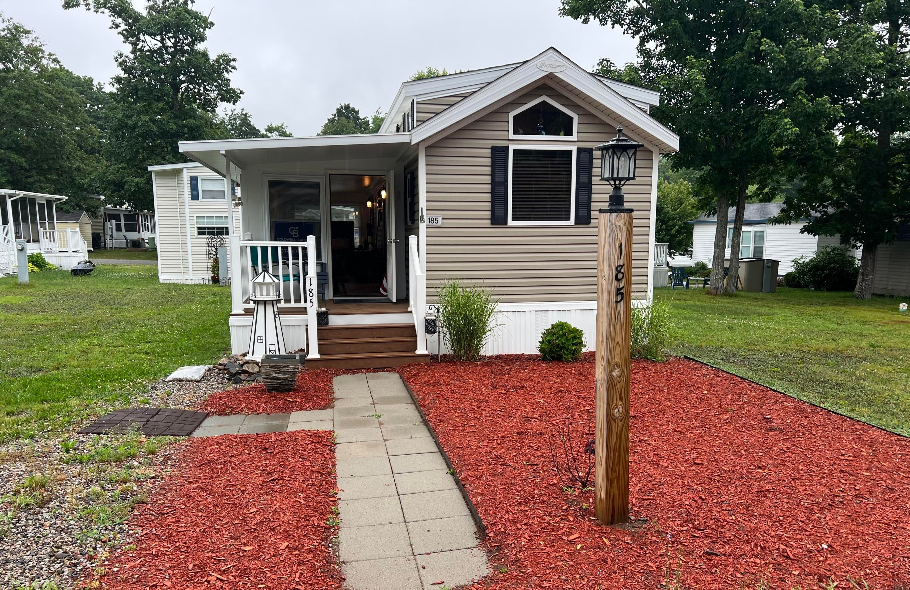 430 Post Road 185 — photo
