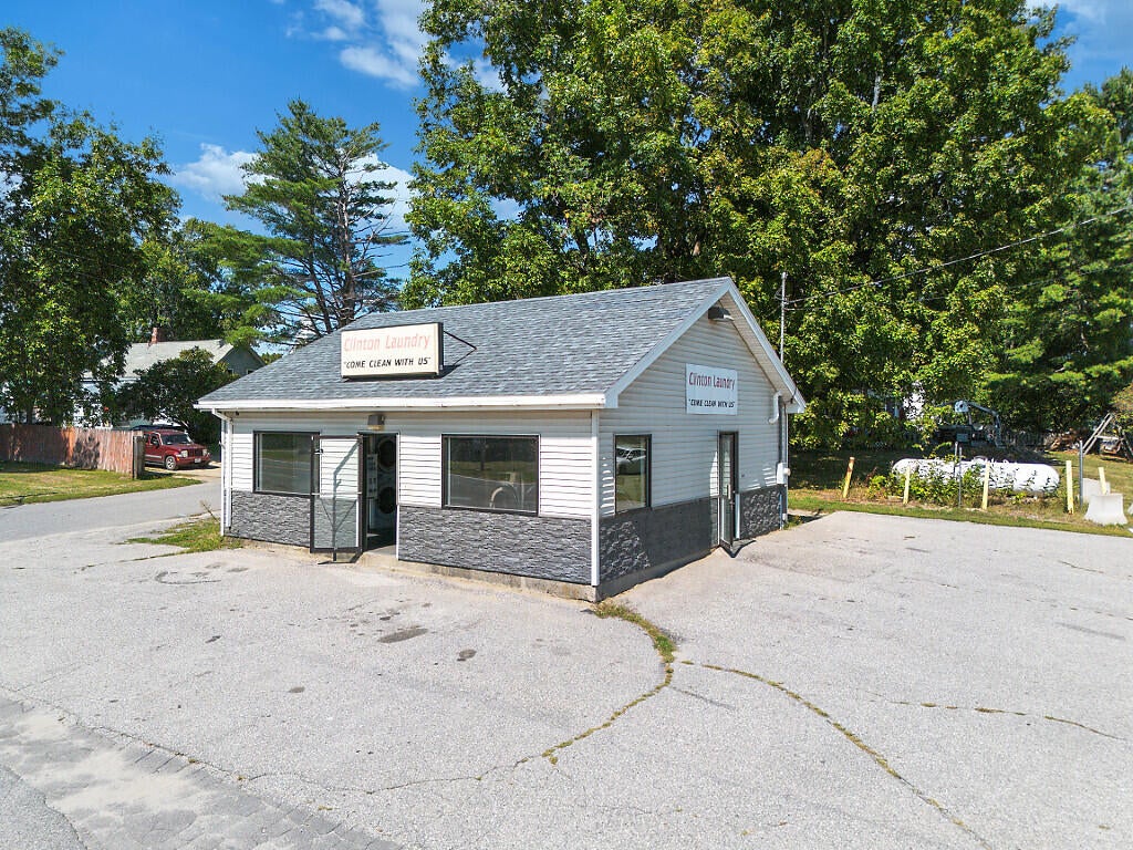 1198 Main Street — photo