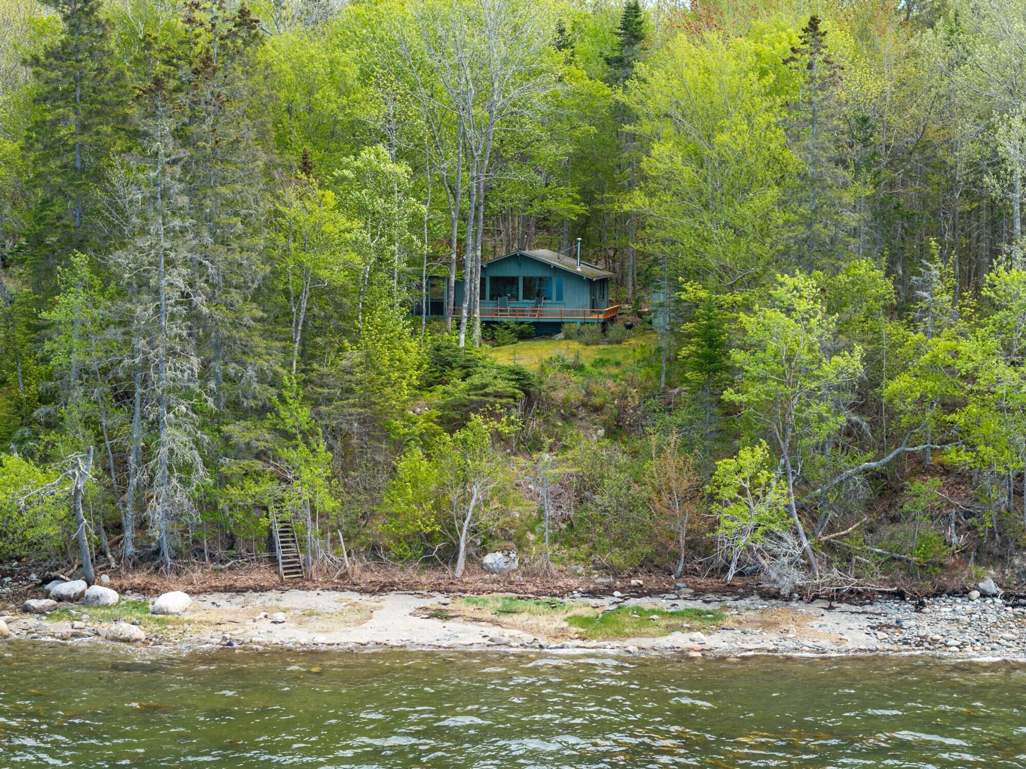 305 Bay View Drive — photo